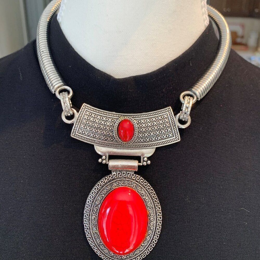 necklace, choker, fashion jewellery, large red cabochon stone,intricate pattern
